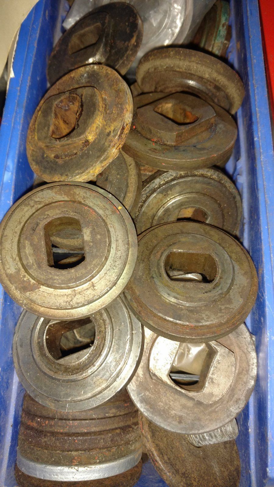C25542 USED ADAPTOR - SPINDLE - Ingersoll/Case Tractor Part