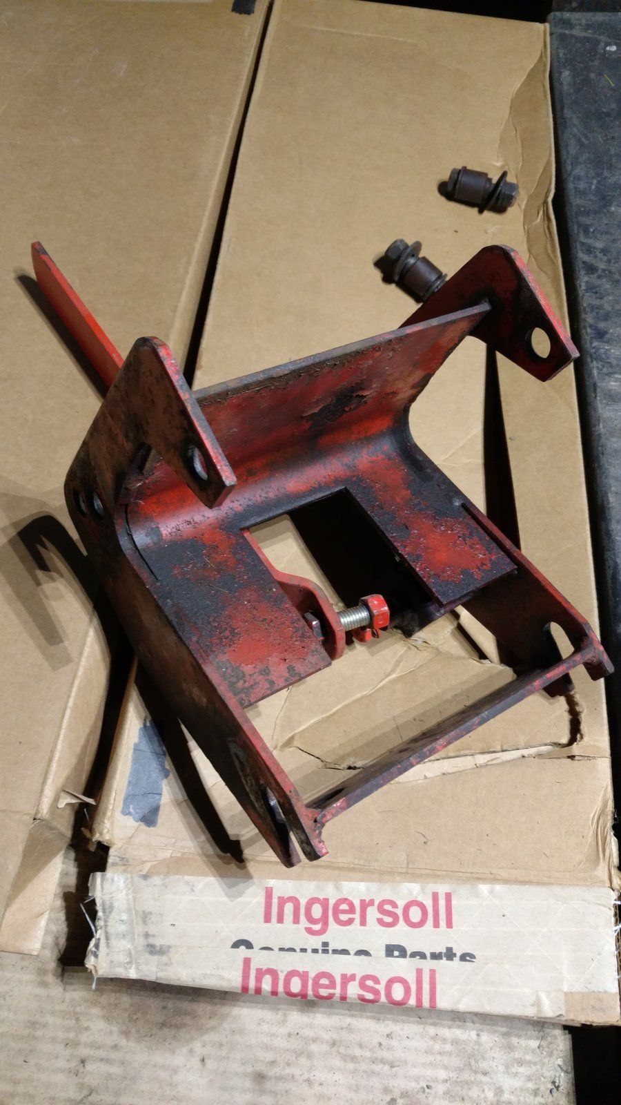 C25565 & C16853 USED LH SNOW BLOWER MULE / IDLER ARM - Ingersoll/Case Tractor Part