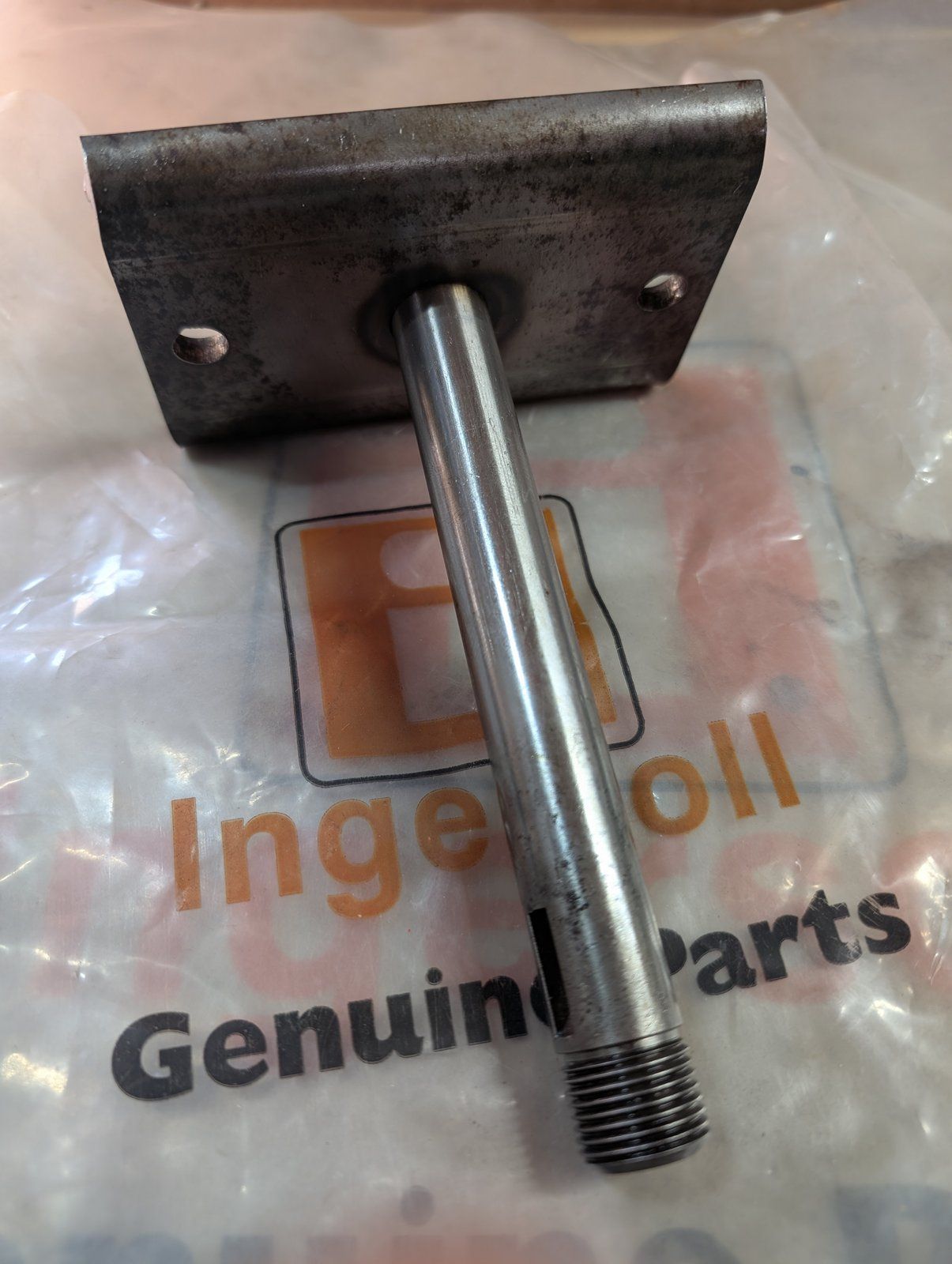 C25632 SPINDLE RH 60" MOWER DECK - Ingersoll/Case Tractor Part