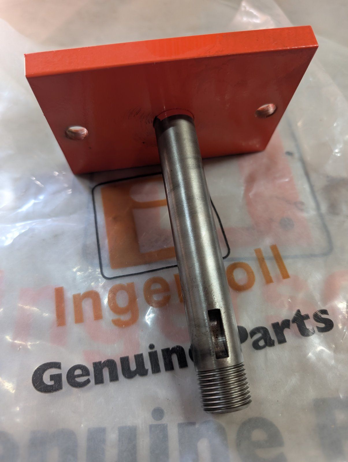 C25635 SPINDLE - LH 60" MOWER DECK - Ingersoll/Case Tractor Part