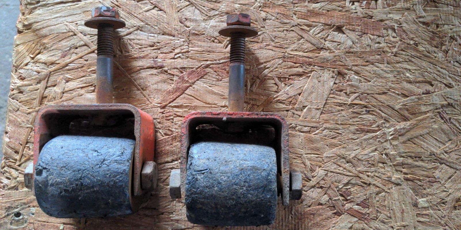 C25685 USED CASTER - ROLLER SET J48 DECK - Ingersoll/Case Tractor Part