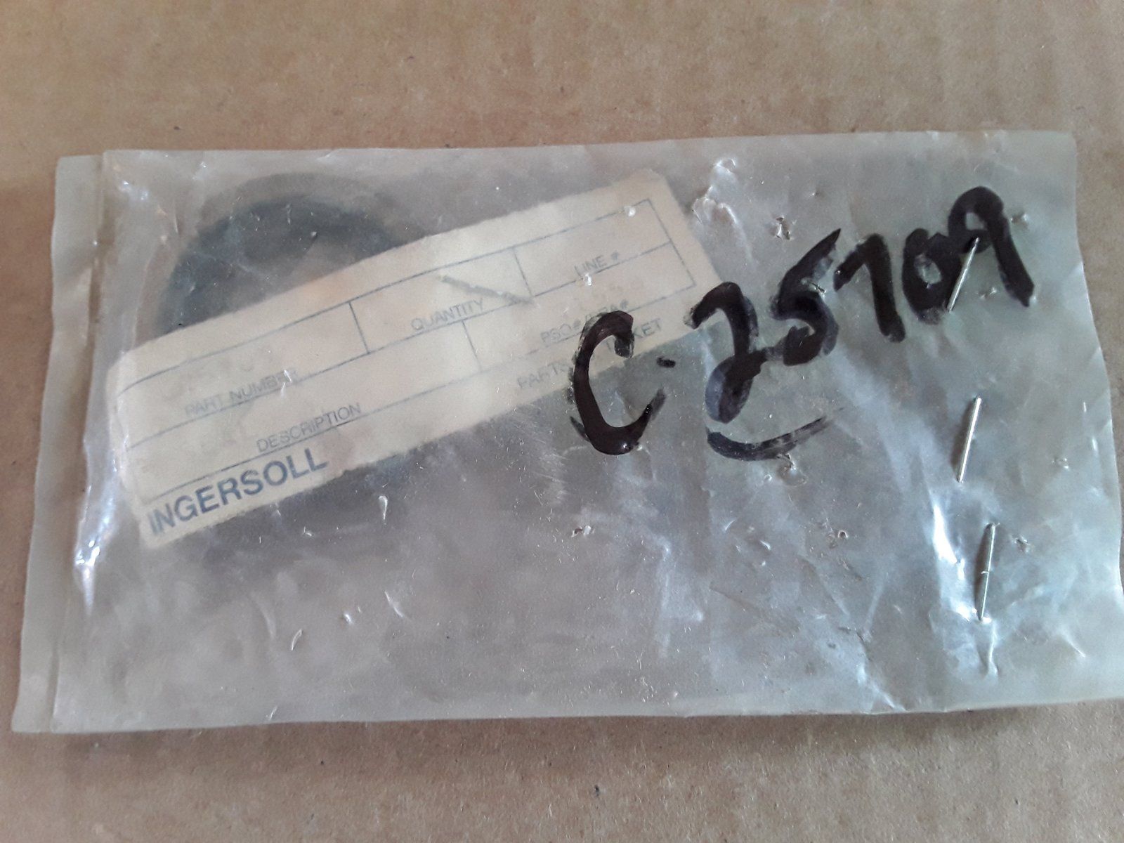 C25709 SEAL-OIL B/S 391086 - Ingersoll/Case Tractor Part