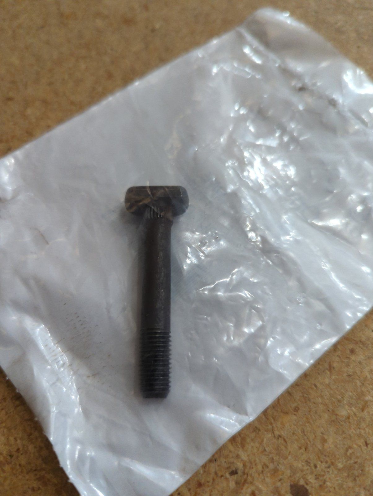C25774 ONAN 114-0392 BOLT CONNECTING ROD - Ingersoll/Case Tractor Part