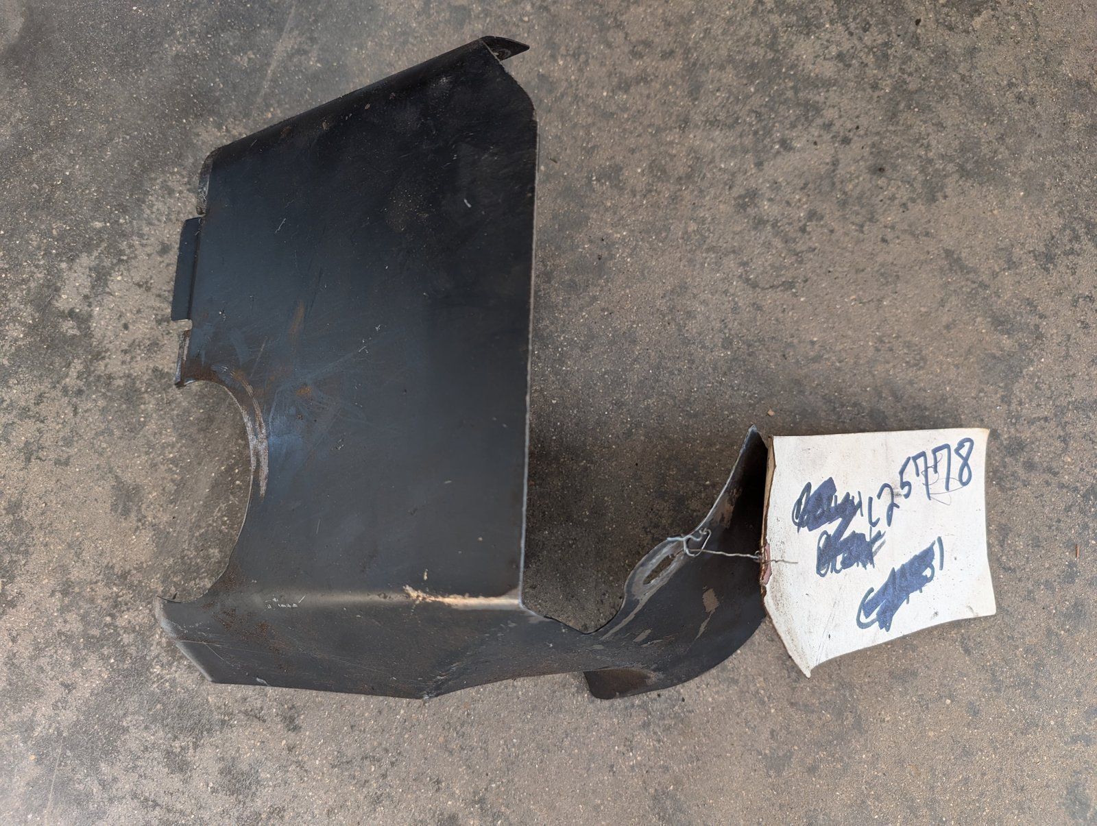 C25778 USED BAFFLE WITH OIL FILTER CUT OUT - Ingersoll/Case Tractor Part