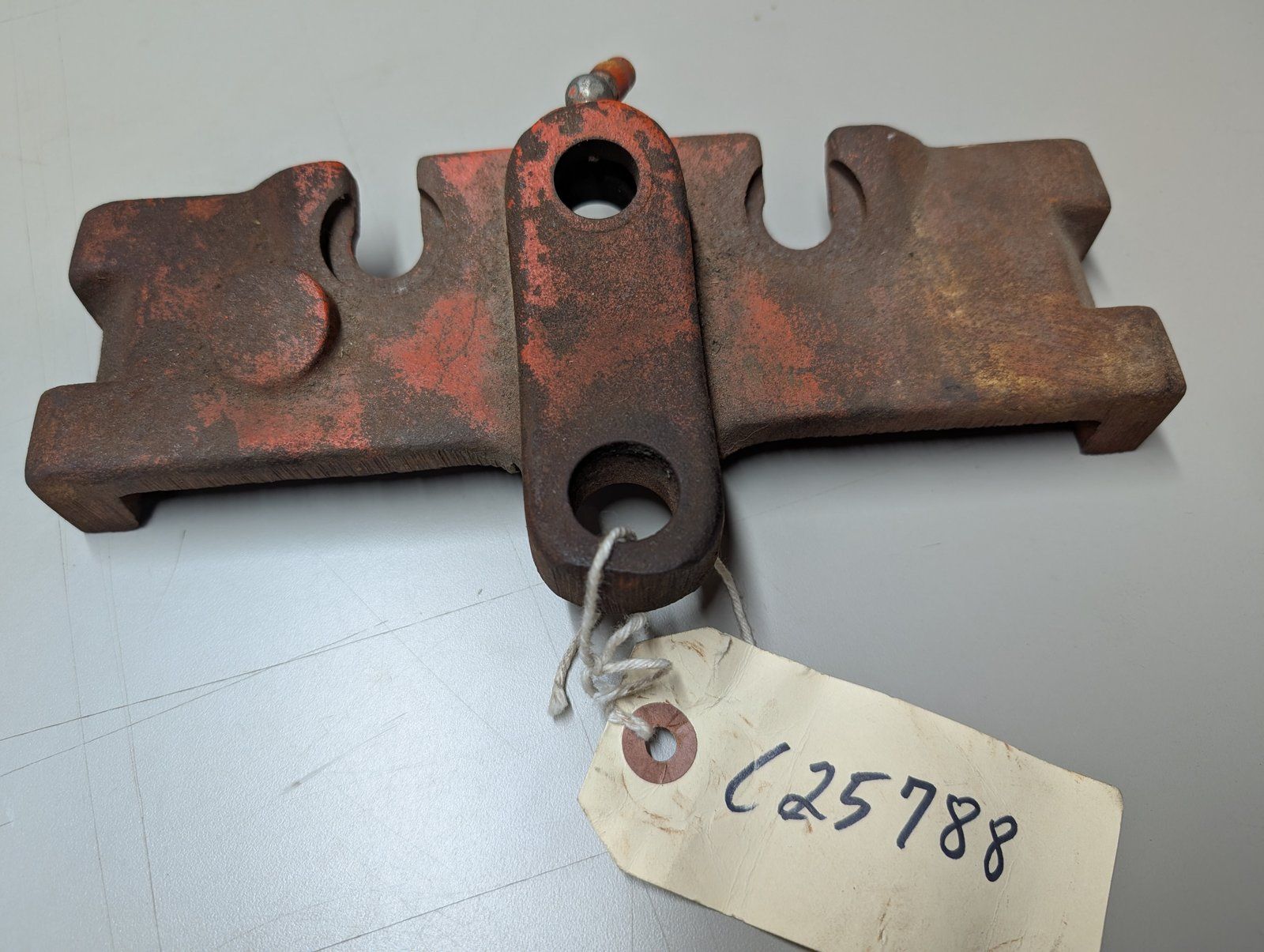 C25788 USED STEERING SUPPORT - Ingersoll/Case Tractor Part