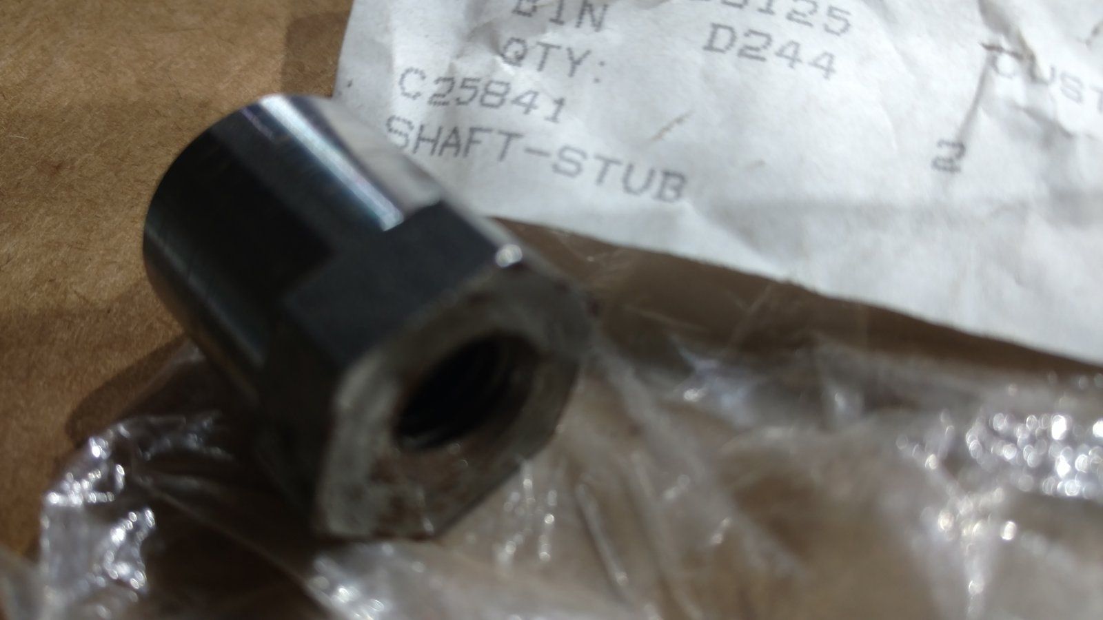 C25841 SHAFT - STUB : SNOWBLOWER - Ingersoll/Case Tractor Part