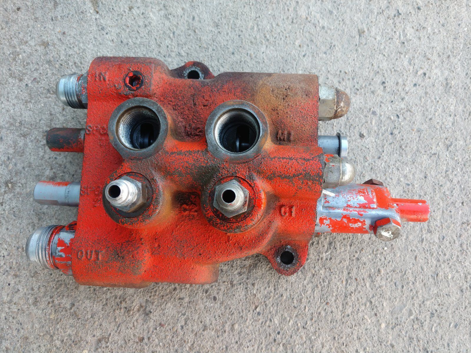 C25967 USED VALVE CONTROL - Ingersoll/Case Tractor Part