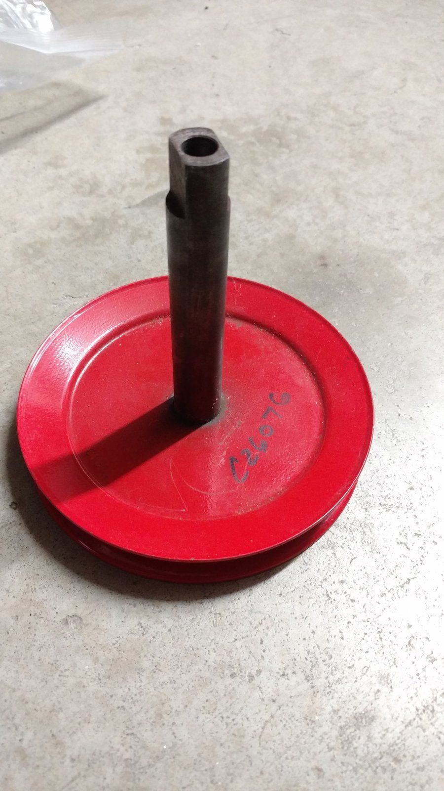 C26076 MOWER SPINDLE (L41 M41 N41) - Ingersoll/Case Tractor Part