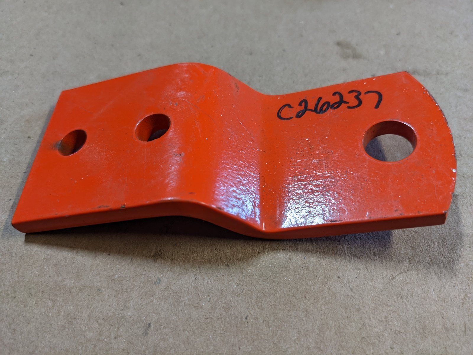 C26237 PLATE - HITCH (AHSWD SPLITTER) - Ingersoll/Case Tractor Part