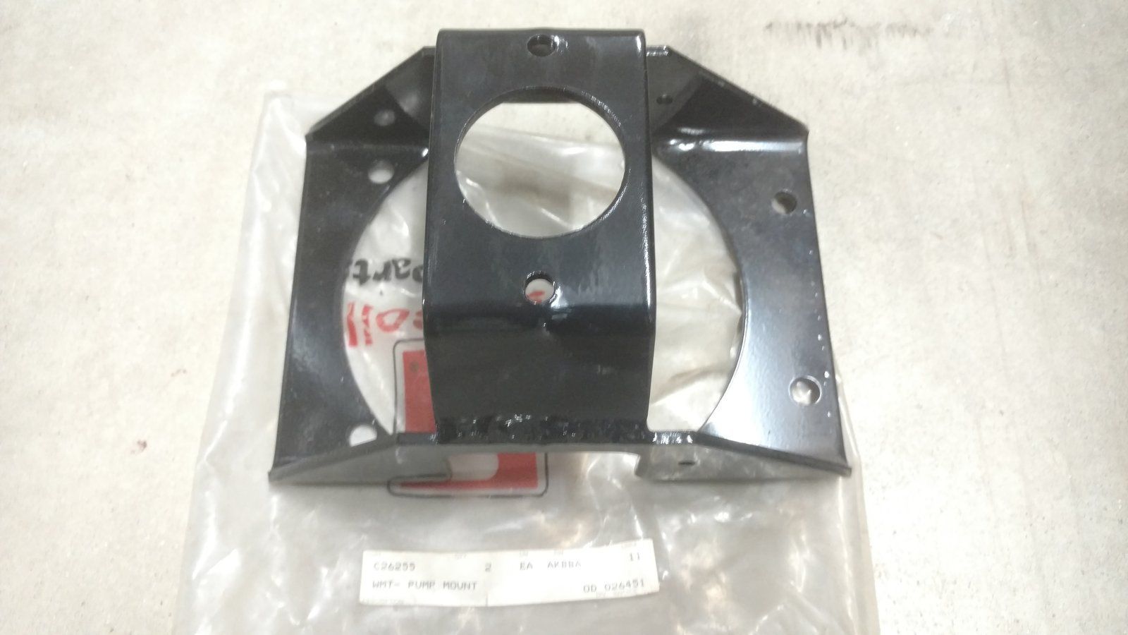 C26255 PUMP MOUNT(446 & 448) - Ingersoll/Case Tractor Part