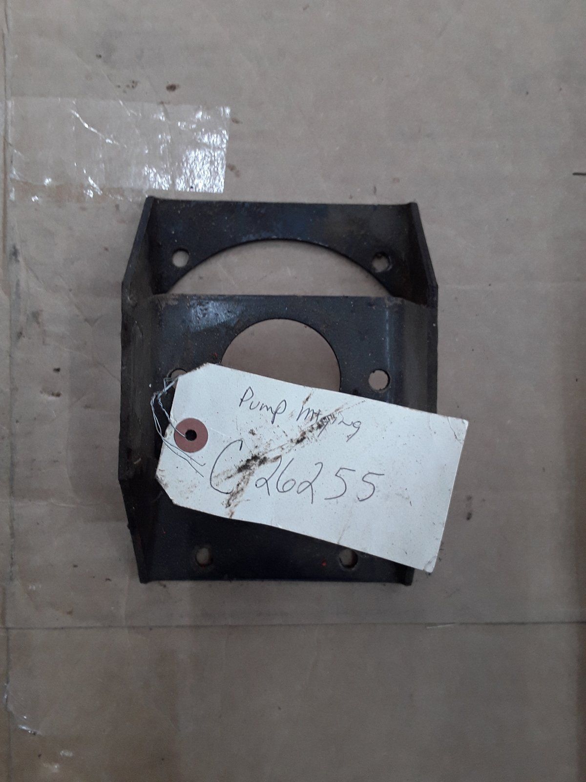 C26255 USED PUMP MOUNT(446 & 448) - Ingersoll/Case Tractor Part