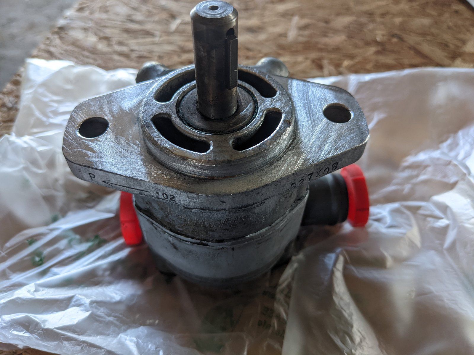 C26278 USED CW HYD PUMP 1/2