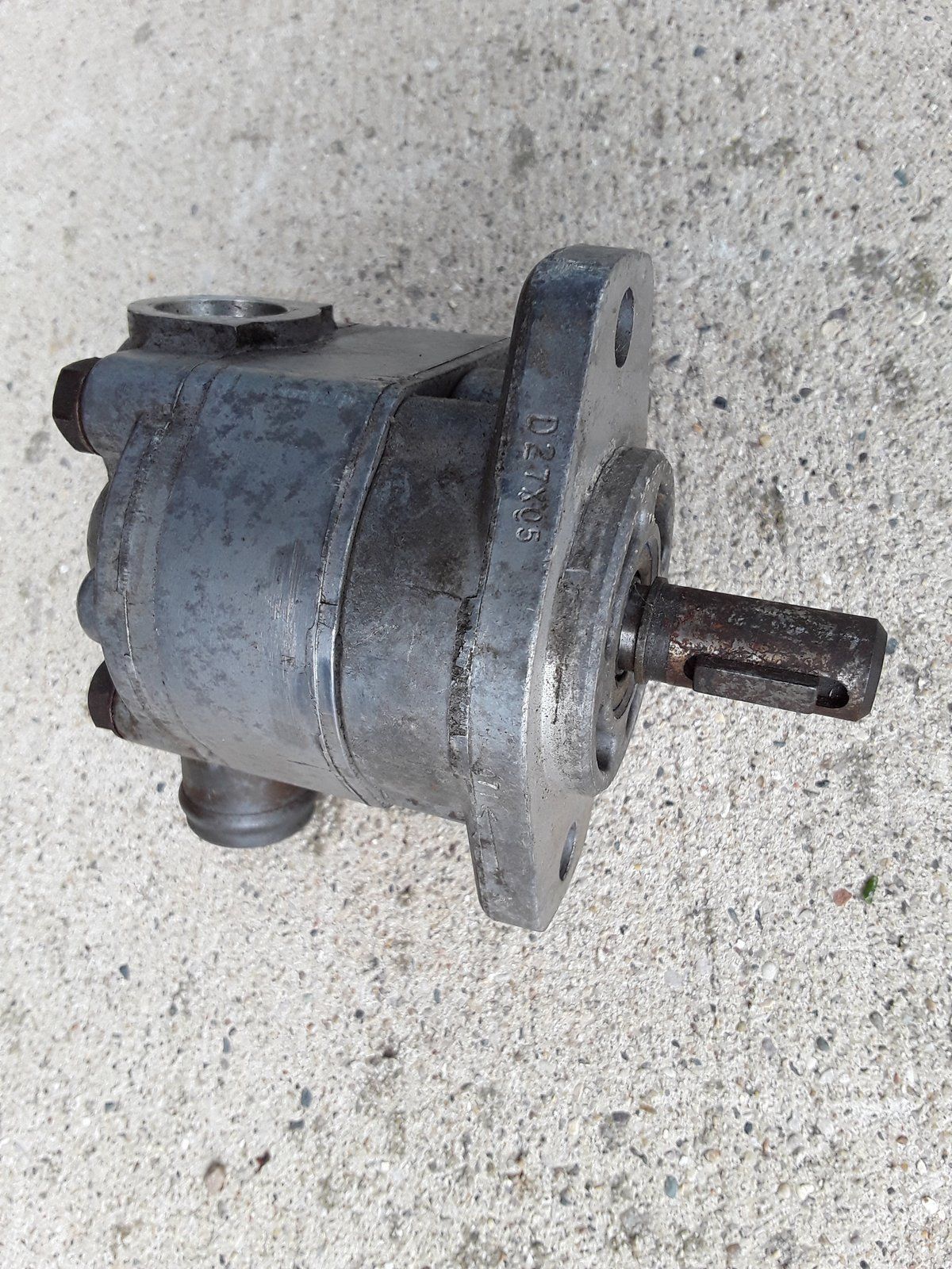 C26278 USED CW HYD PUMP 9/16 SHAFT 200/400 SERIES - Ingersoll/Case Tractor Part