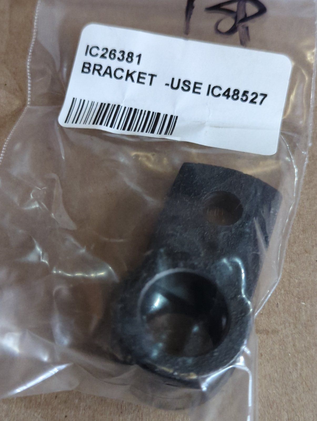 C26381 BRACKET - USE IC48527 - Ingersoll/Case Tractor Part