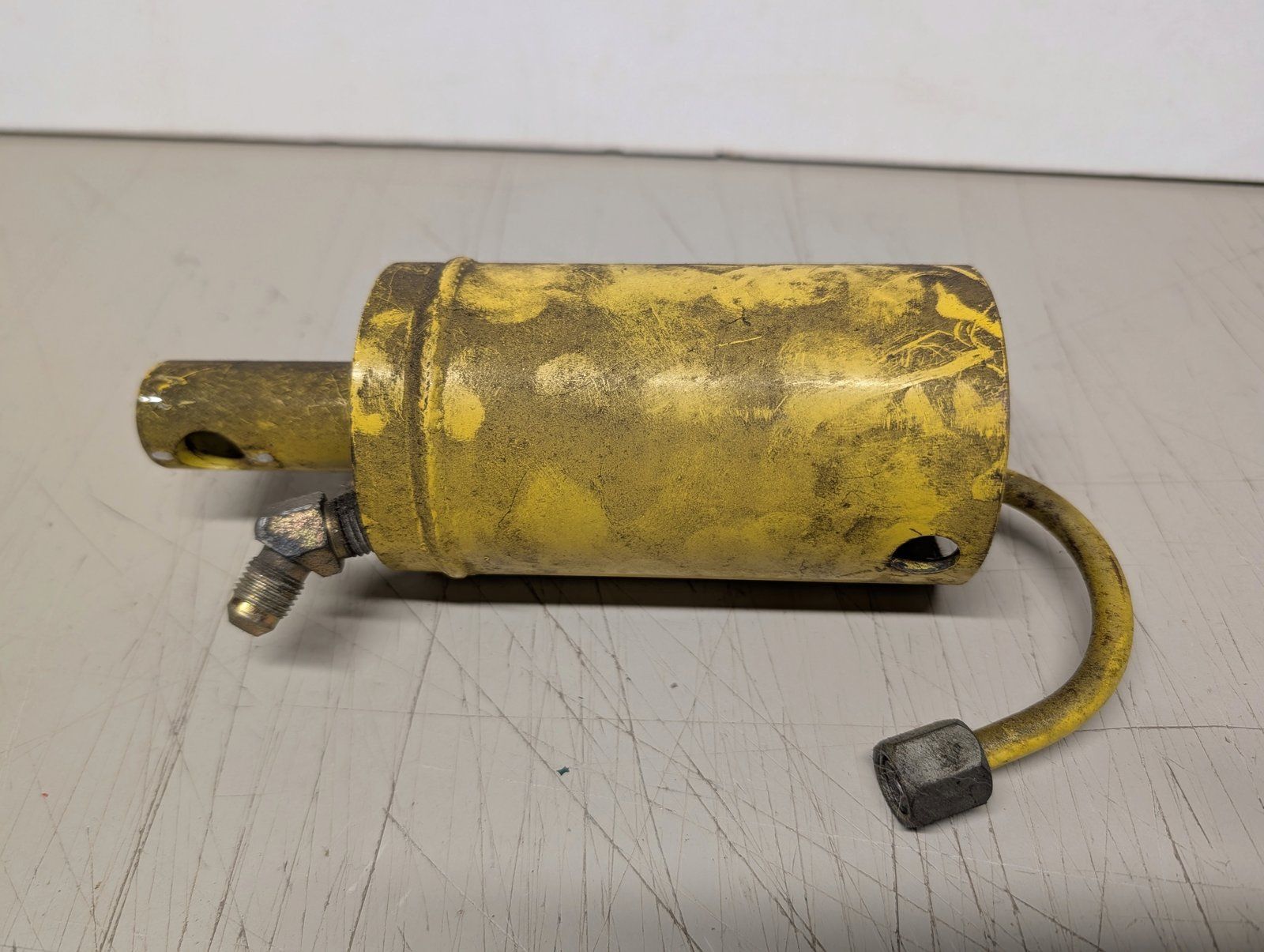 C26493 "USED" CYLINDER (ASSY) HYD LIFT DISPLAY TRACTOR - Ingersoll/Case Tractor Part