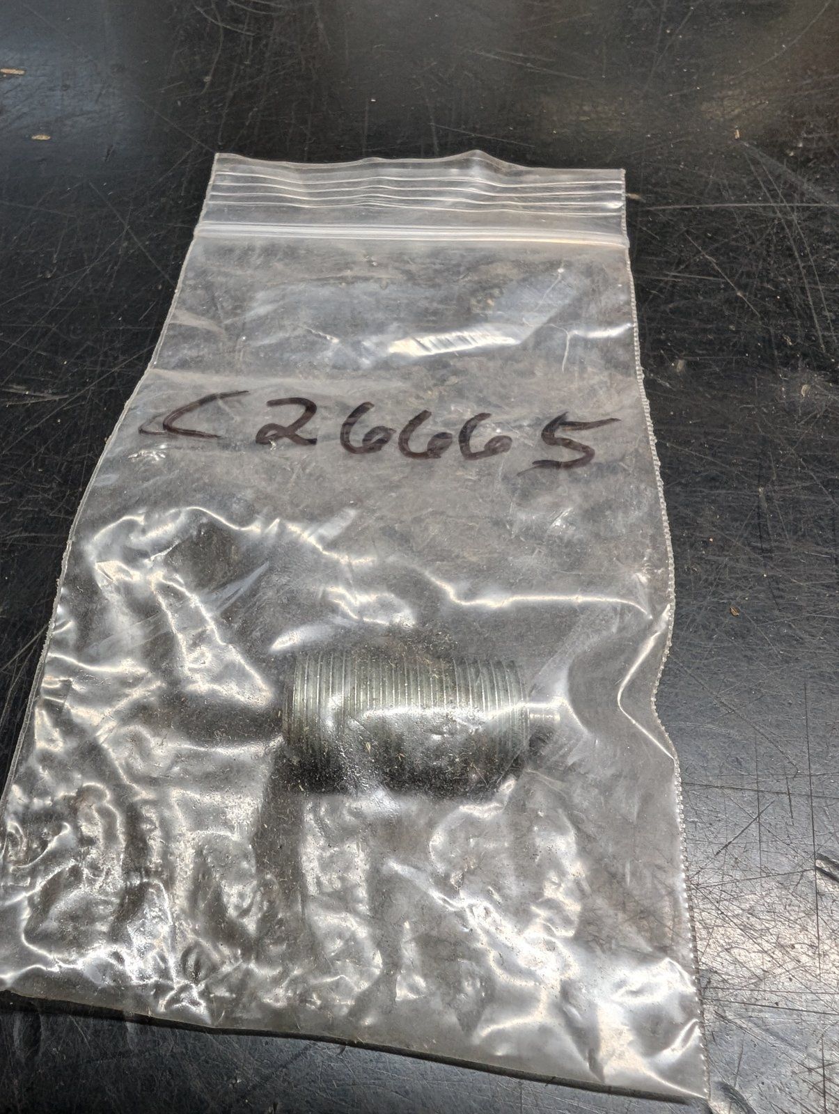 C26665 USED SCREW C21509 - Ingersoll/Case Tractor Part
