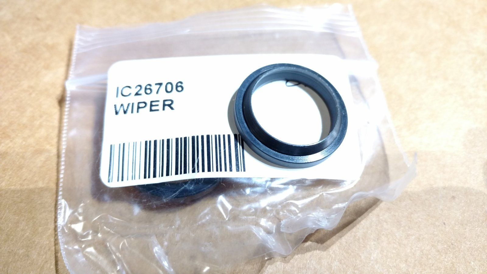 C26706 WIPER-SPOOL -PTO VALVE - Ingersoll/Case Tractor Part