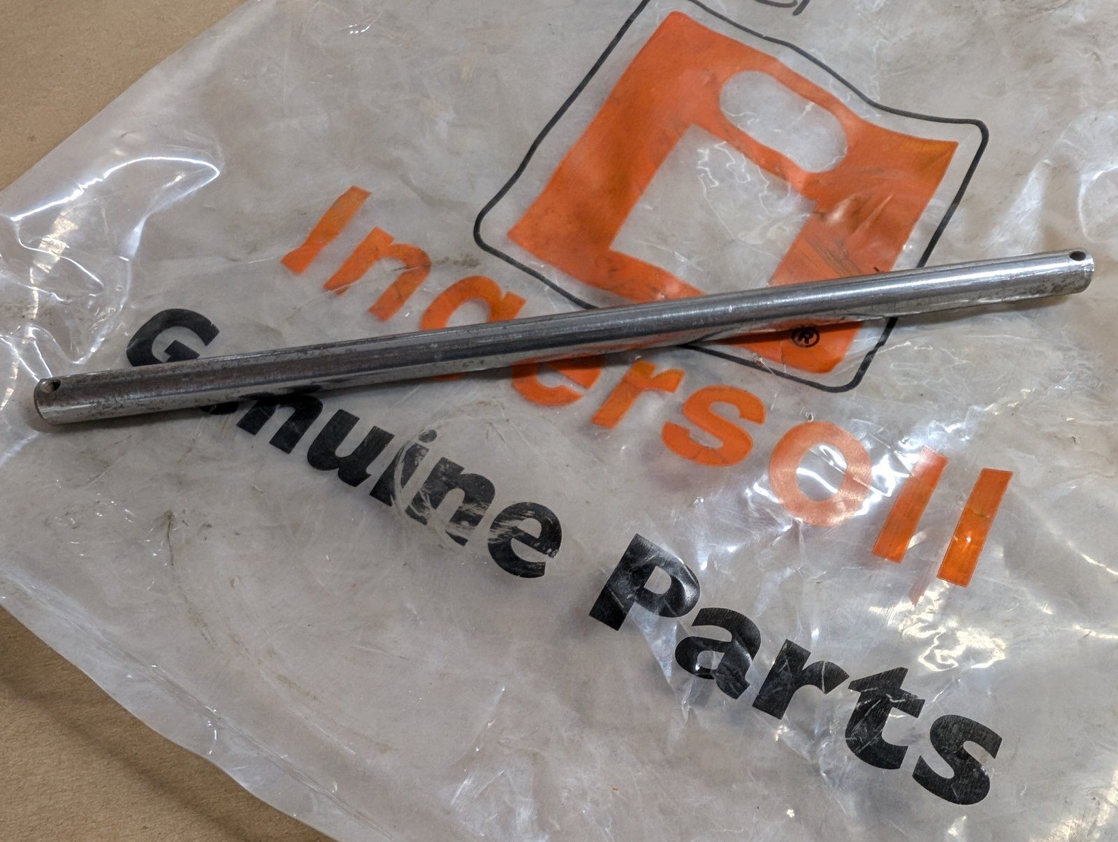 C27012 ROD IDLER PIVOT - Ingersoll/Case Tractor Part