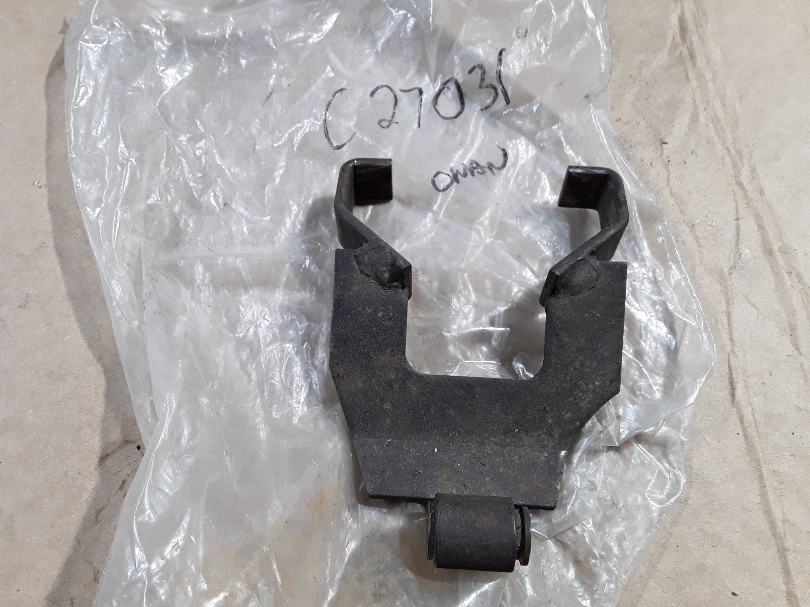 C27031 USED CLUTCH ARM ONAN C23392 - Ingersoll/Case Tractor Part