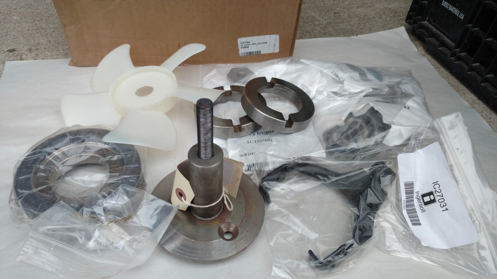 C27152 CLUTCH E-Z ADJUST W/FAN ONAN C31026 - Ingersoll/Case Tractor Part