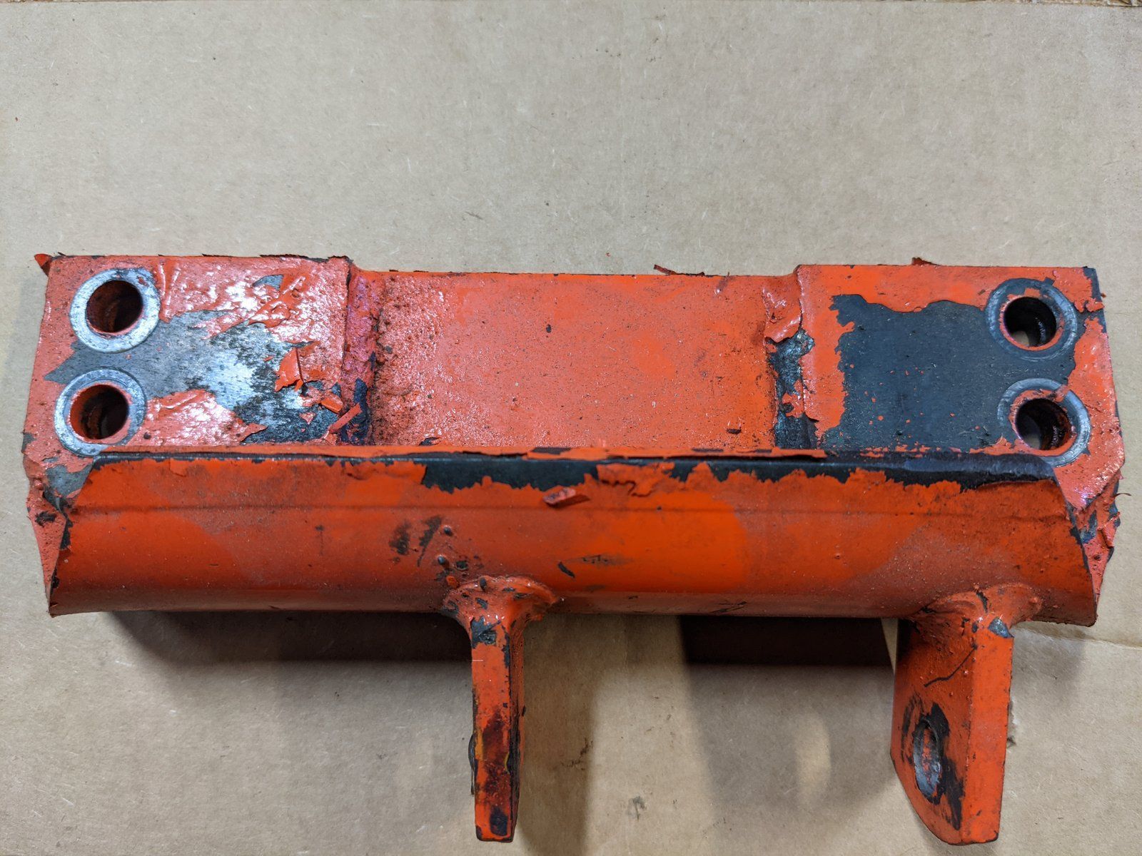 C27157 USED BRACKET - LIFT CYLINDER C33138 - Ingersoll/Case Tractor Part