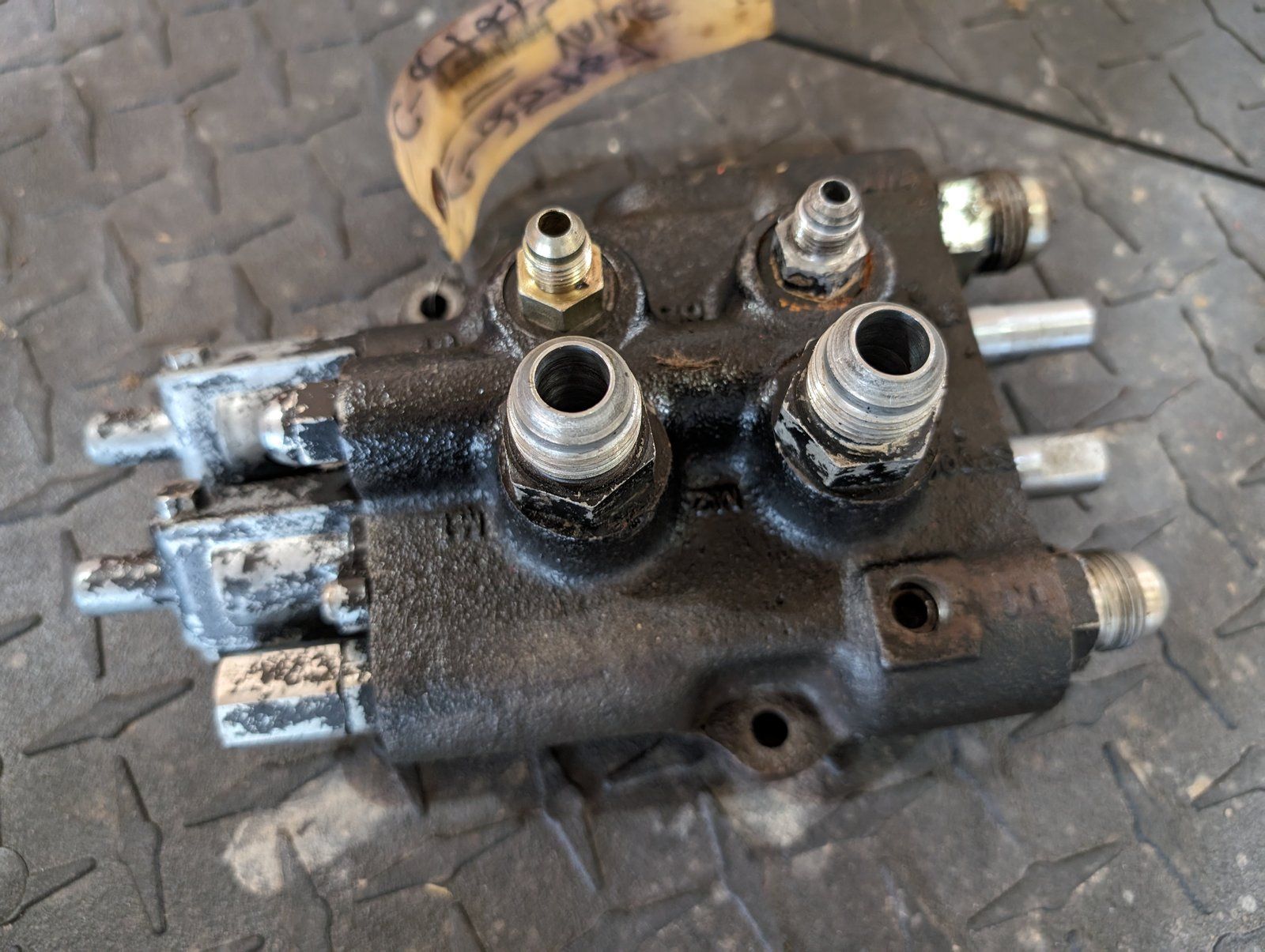 C27217 USED DOUBLE DETENT TRAVEL CONTROL VALVE TCV - Ingersoll/Case Tractor Part
