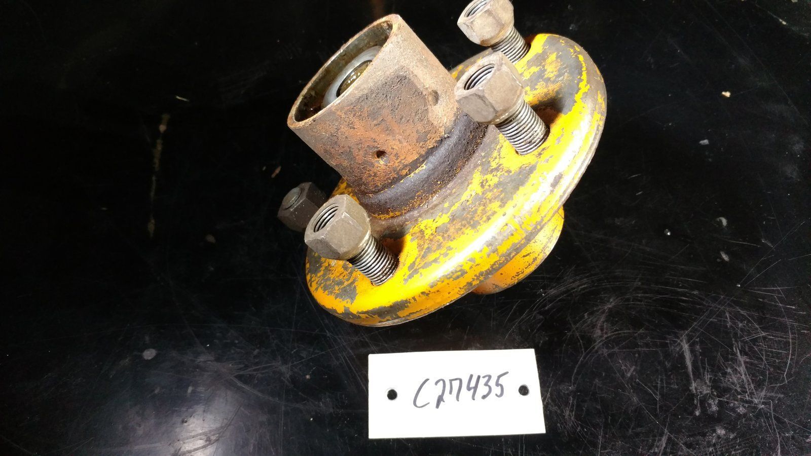C27435 USED HUB ASSEMBLY FRONT AXLE 600 6000 7000 SERIES C33400 - Ingersoll/Case Tractor Part