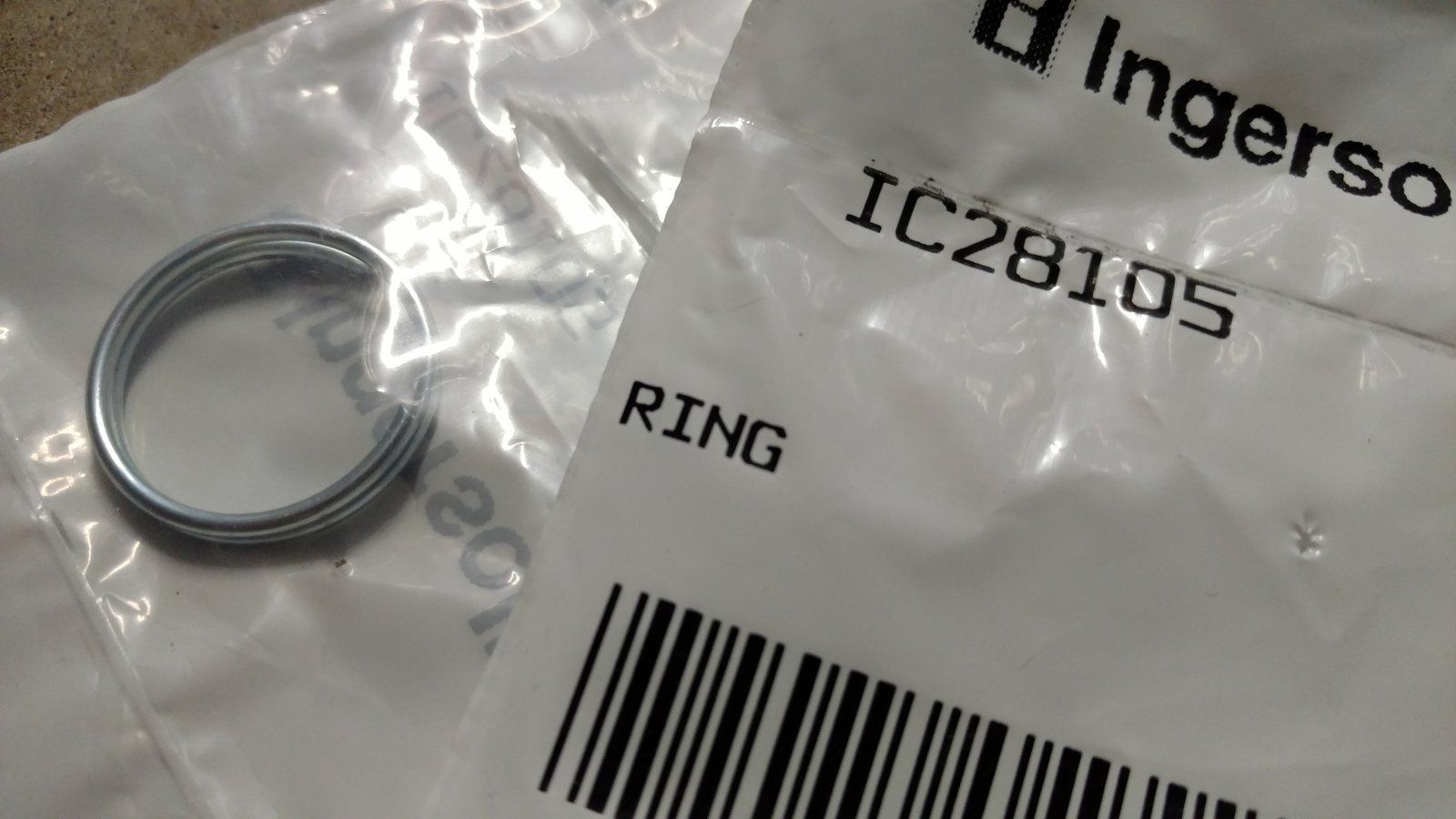 C28105 RETAINING RING - Ingersoll/Case Tractor Part