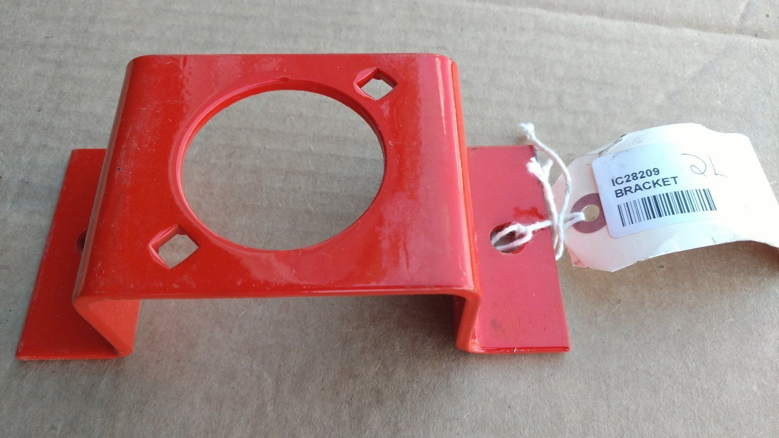 C28209 BRACKET ( SB38 / SB38G / SB48 / AHSB48 ) - Ingersoll/Case Tractor Part