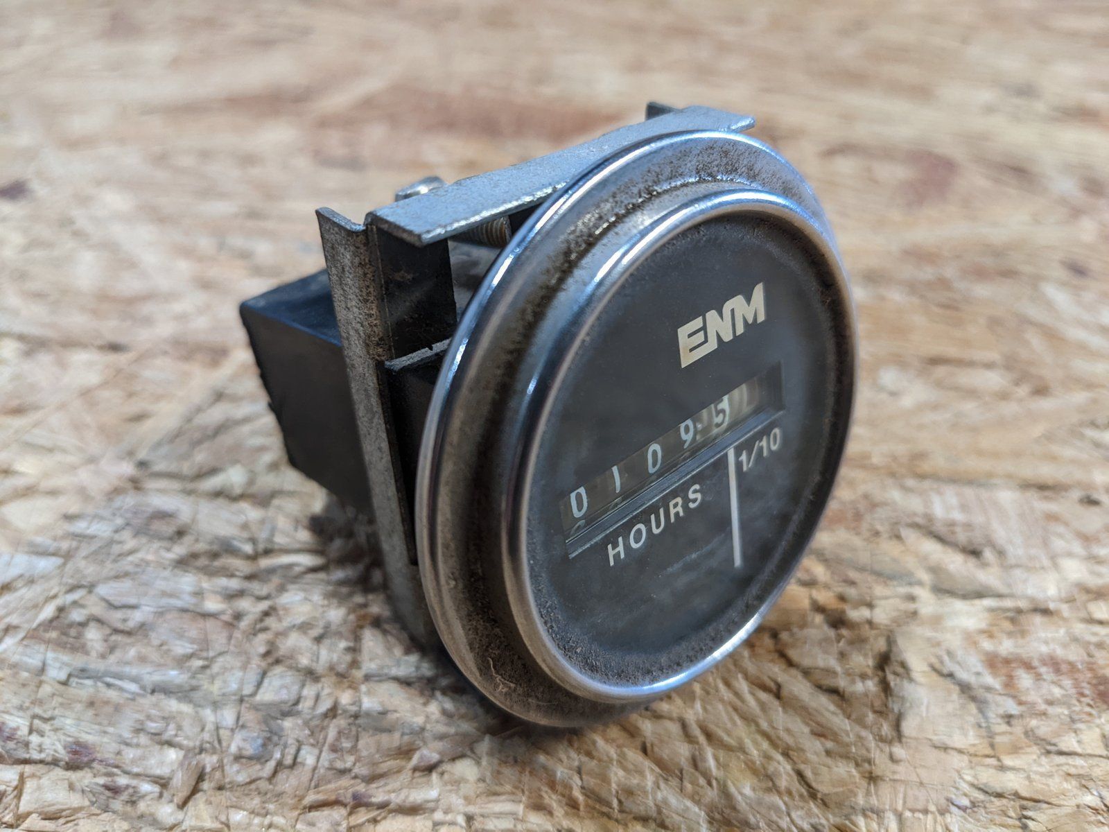 C28304 USED HOUR METER W/ METAL BRACKET - Ingersoll/Case Tractor Part