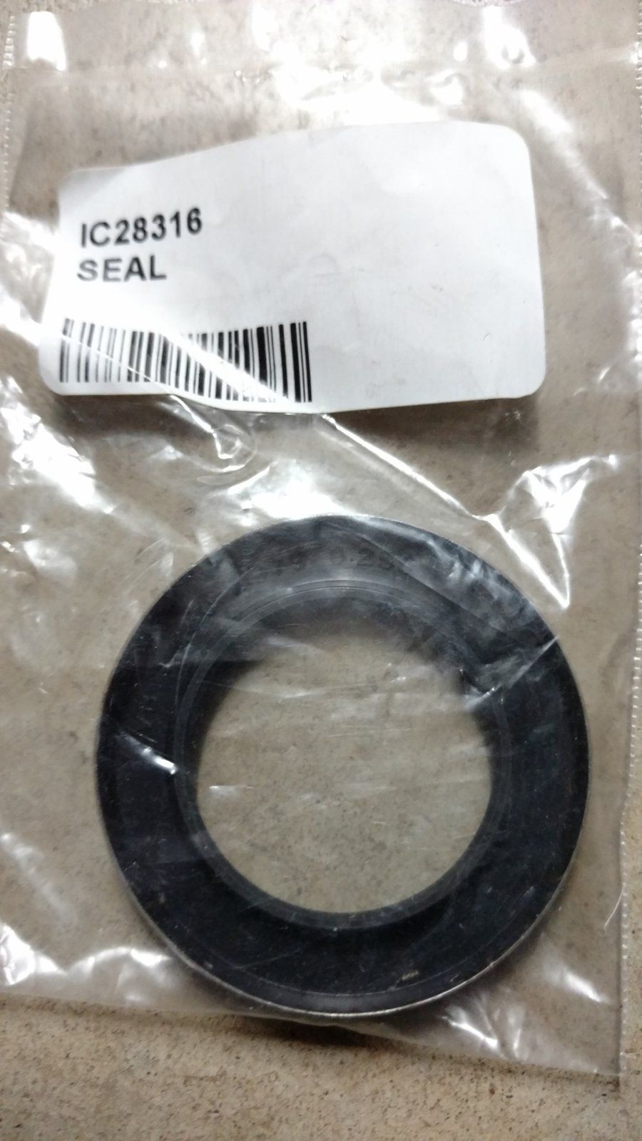 C28316 SEAL (644/646/648 FRONT WHEEL) T27809 C18302 - Ingersoll/Case Tractor Part