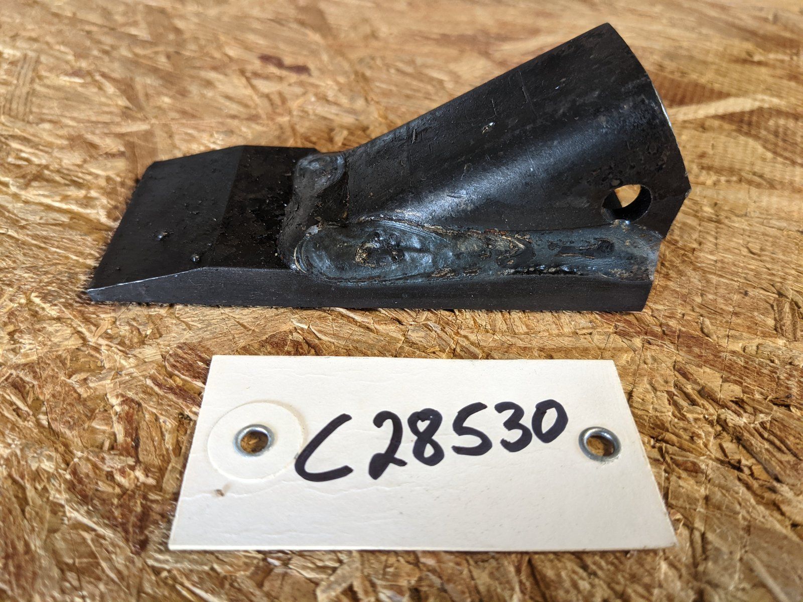 C28530 BUCKET TOOTH - AMERIQUIP 80A T41166 - Ingersoll/Case Tractor Part