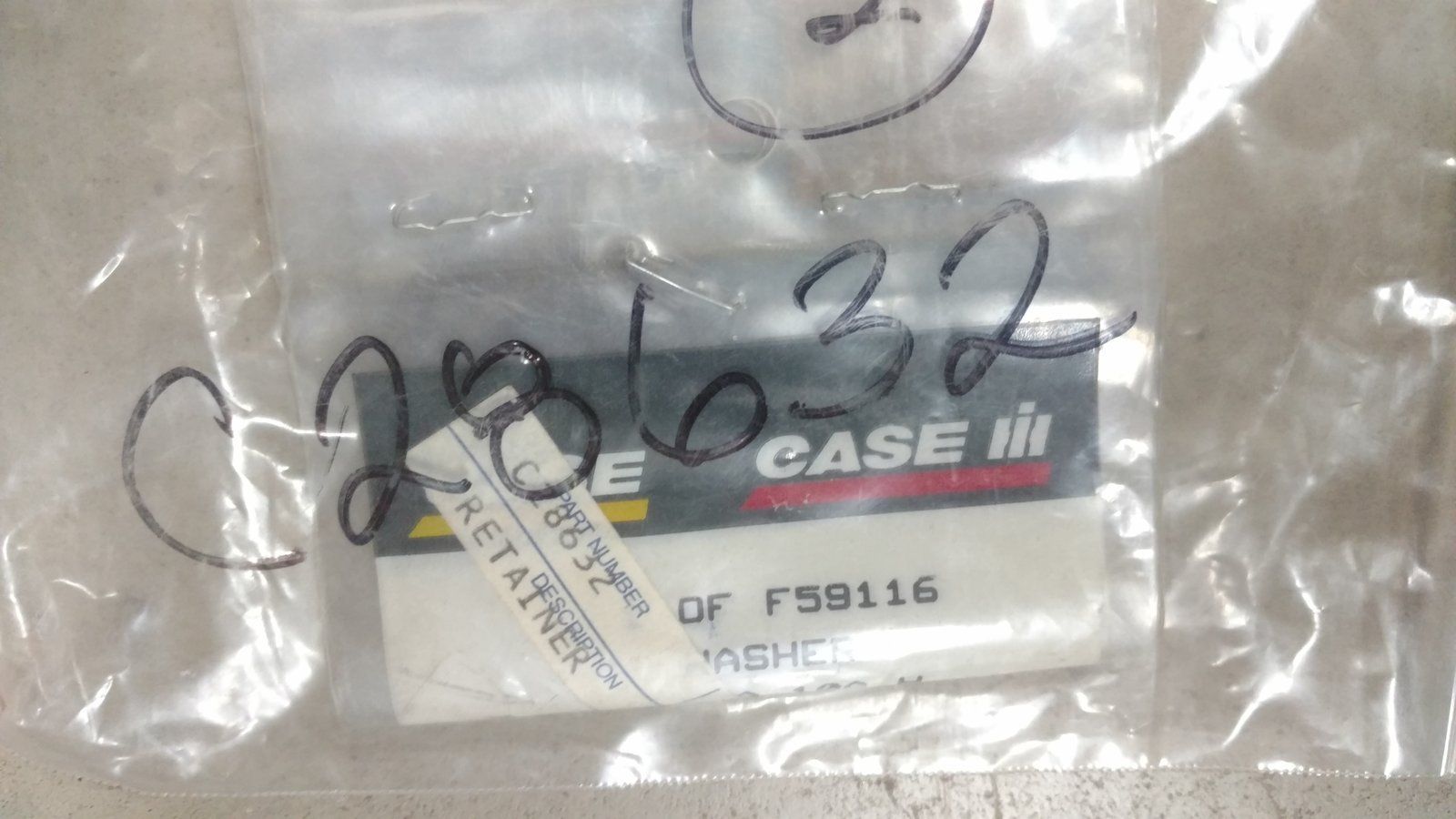 C28632 RETAINER - Ingersoll/Case Tractor Part