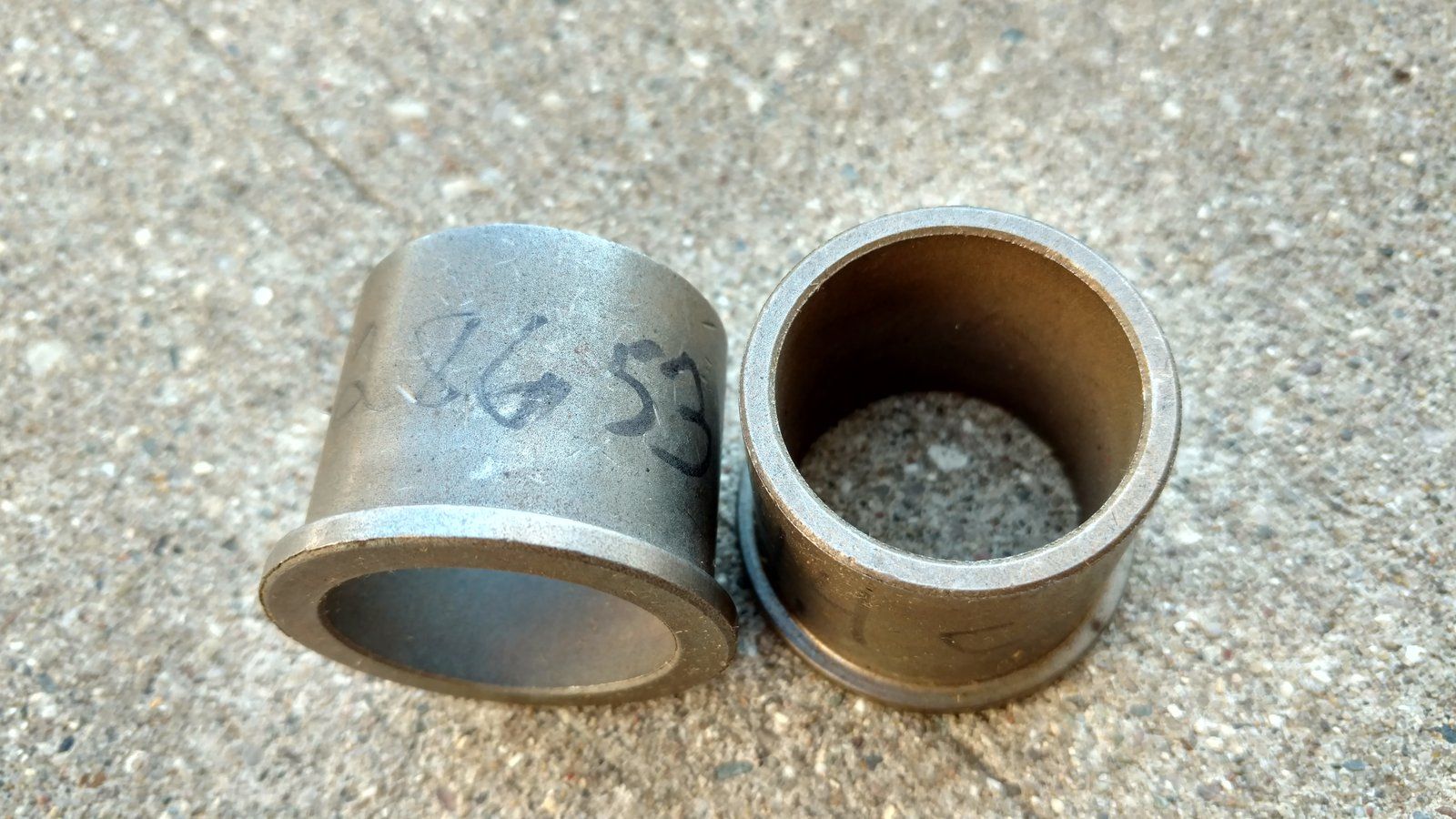 C28653 BUSHING - FLANGED - Ingersoll/Case Tractor Part