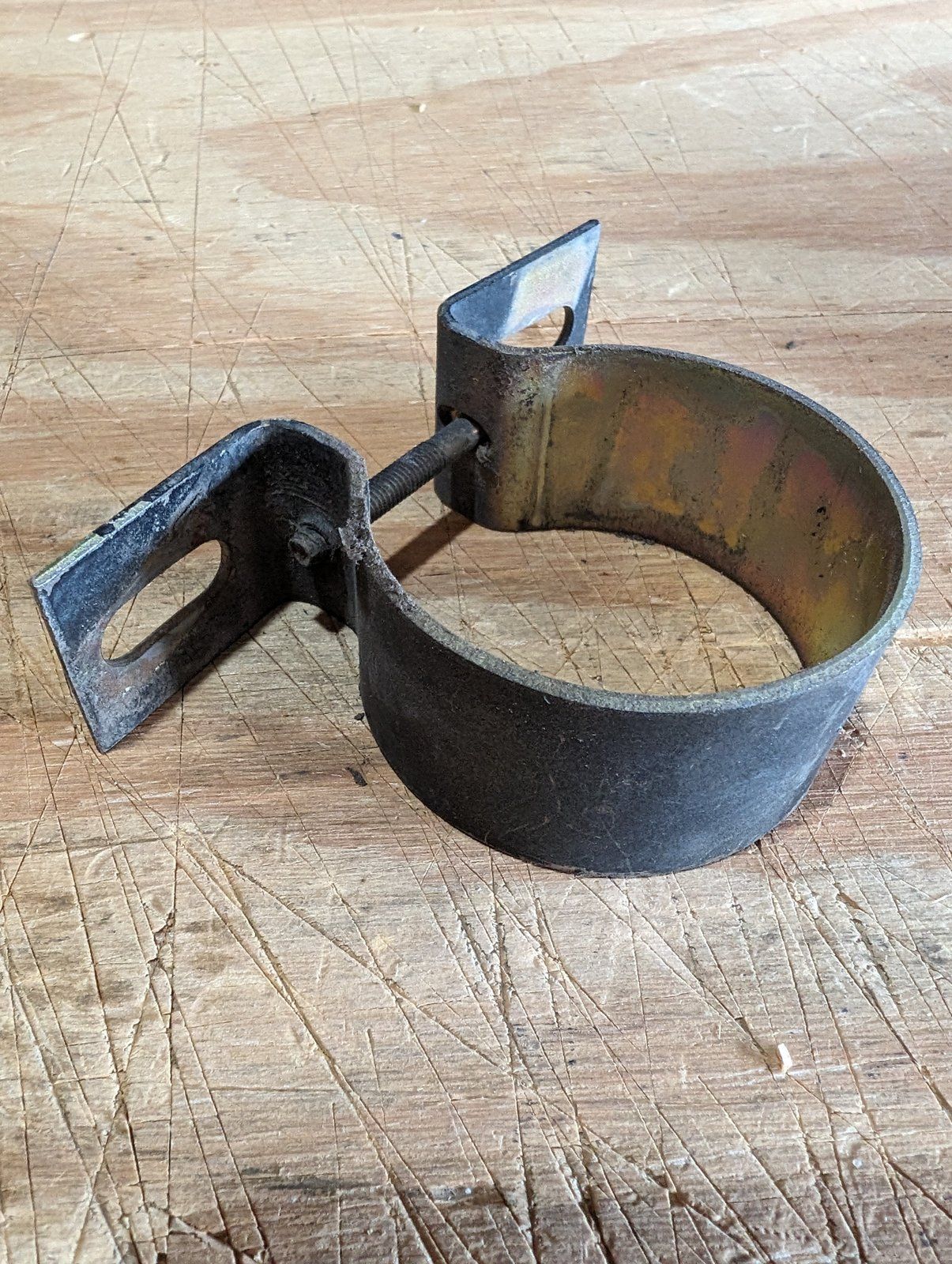 C28694 USED BRACKET - COIL MOUNT KOHLER - Ingersoll/Case Tractor Part