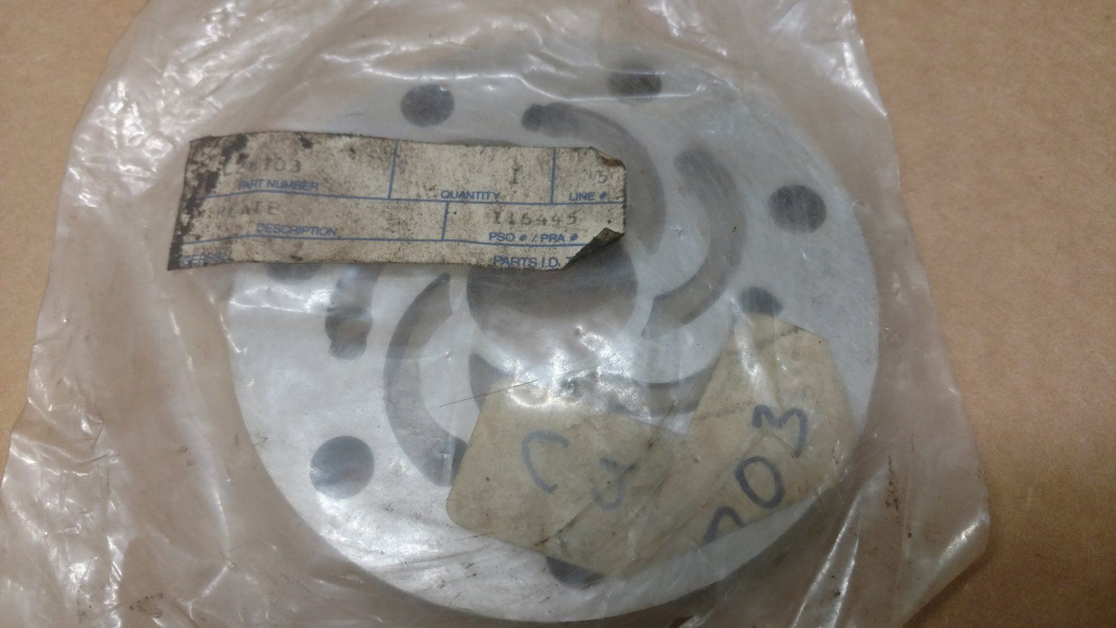 C28703 PLATE - MANIFOLD - Ingersoll/Case Tractor Part
