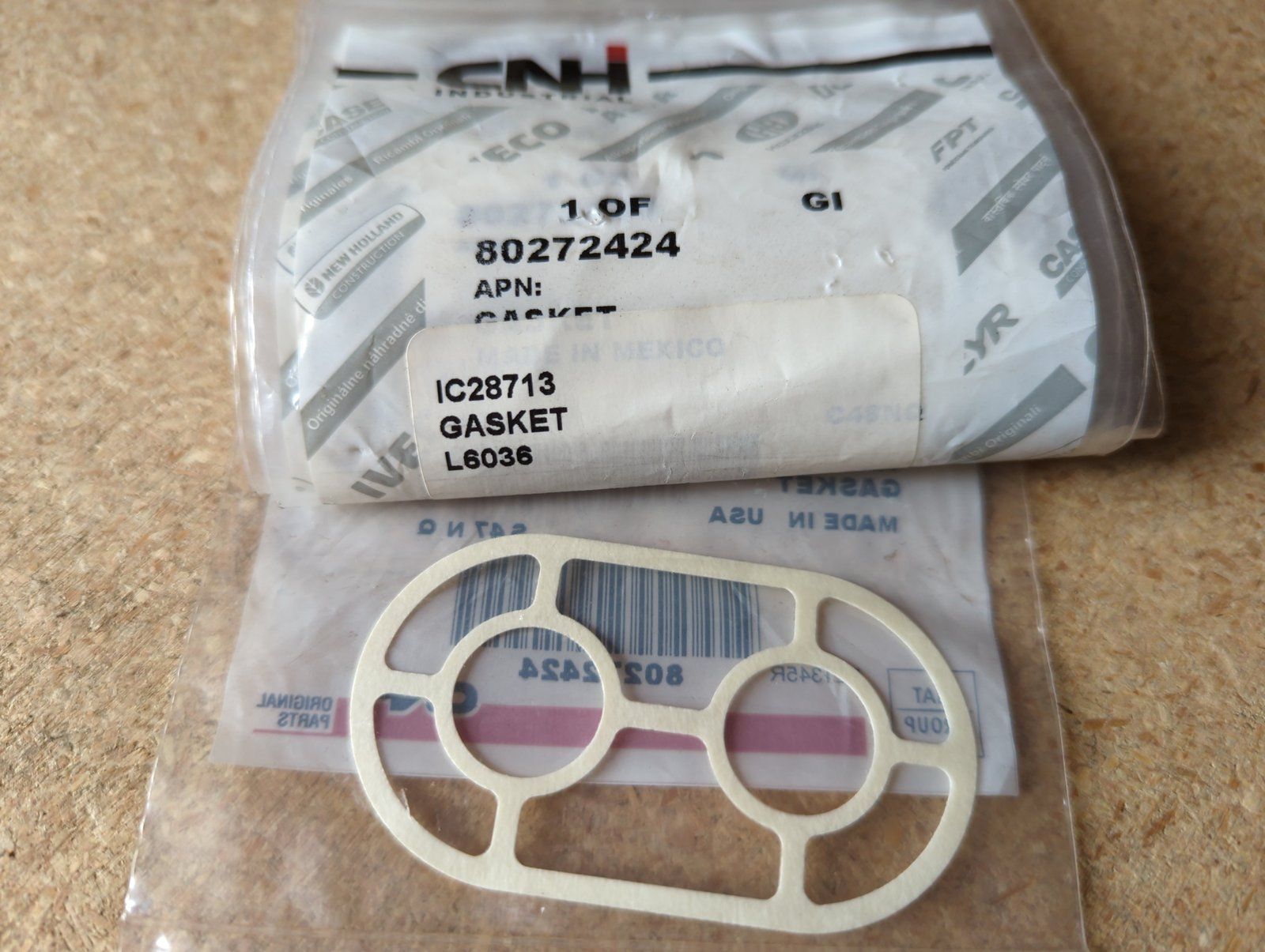 C28713 GASKET 80272424 - Ingersoll/Case Tractor Part