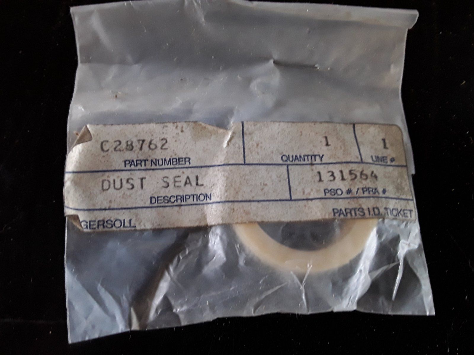 C28762 SEAL - DUST - Ingersoll/Case Tractor Part