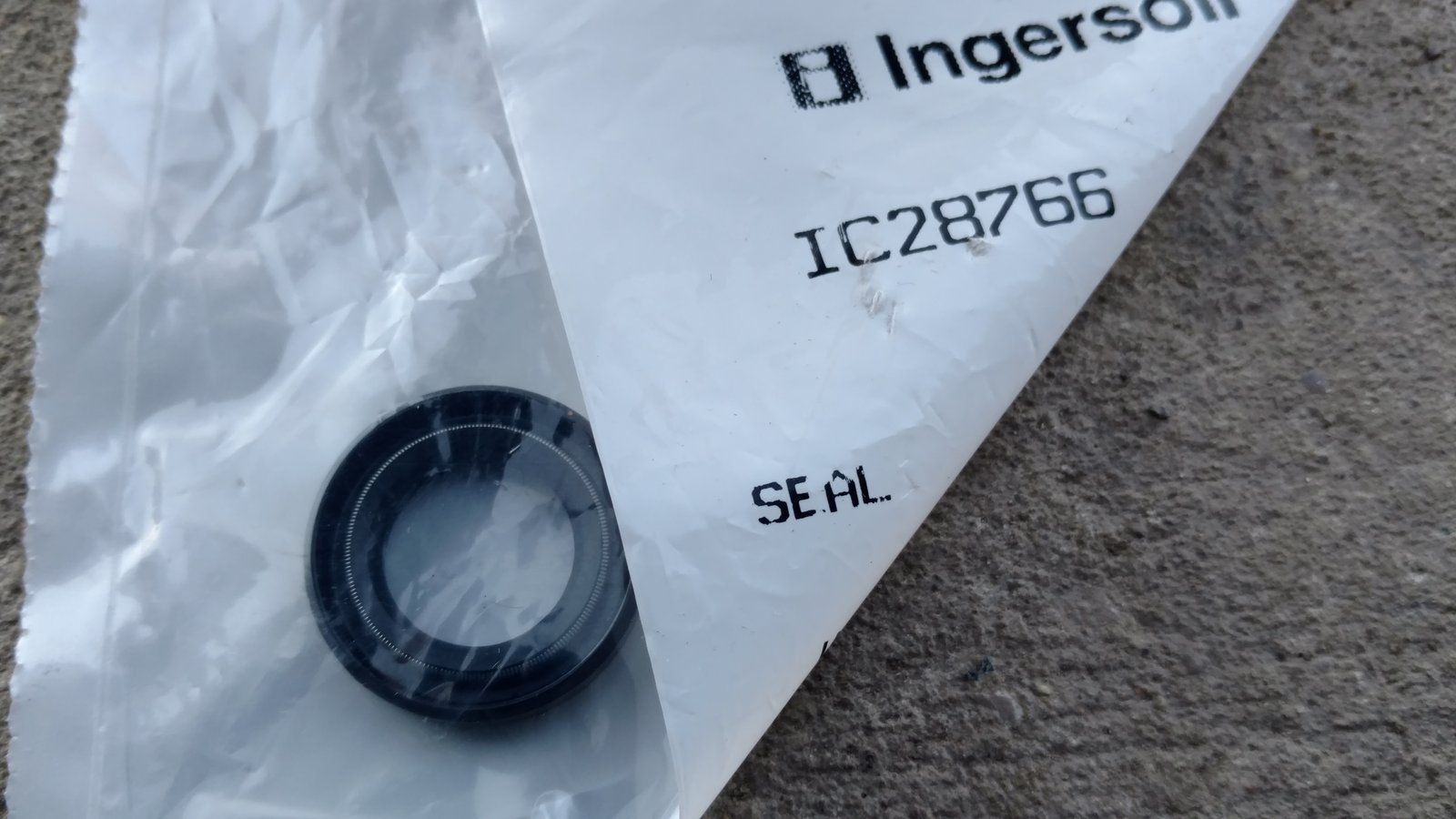 C28766 SEAL - PUMP SHAFT - LATER 646 - Ingersoll/Case Tractor Part