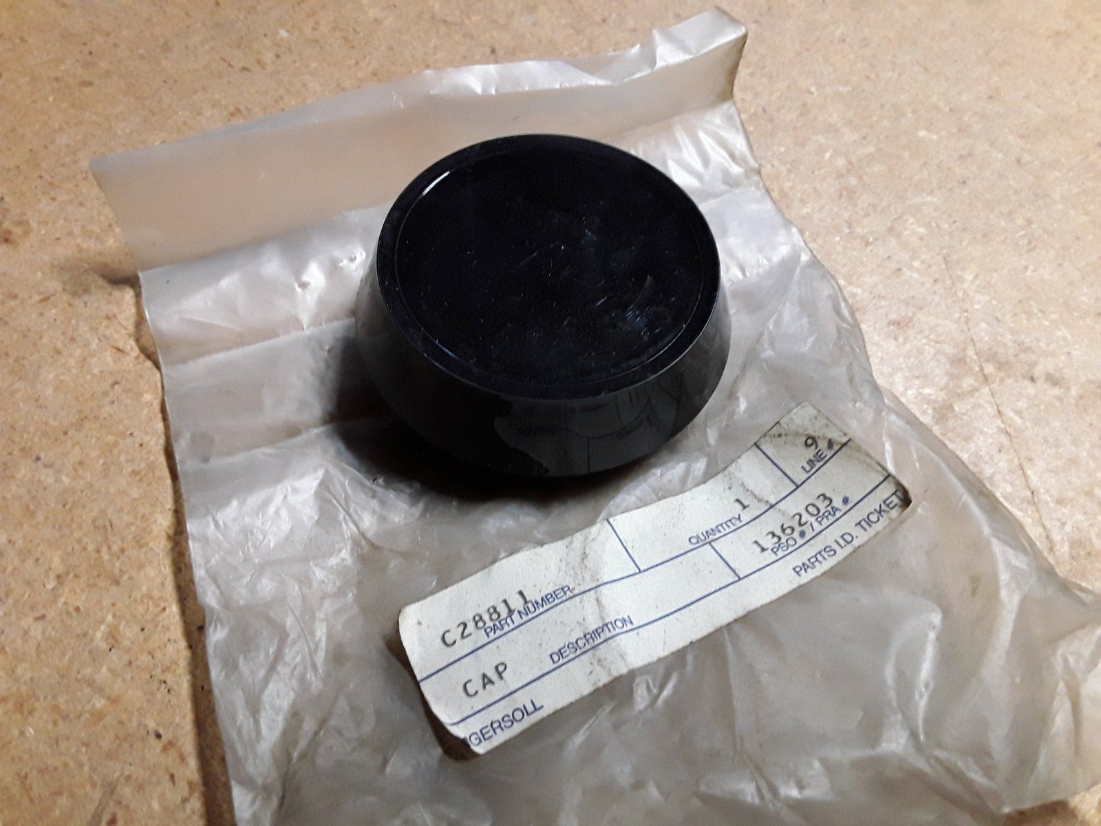 C28811 STEERING WHEEL CAP - Ingersoll/Case Tractor Part