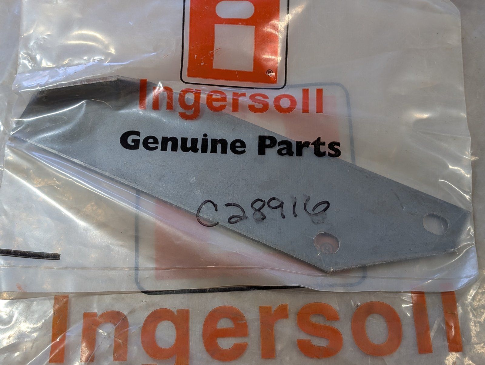 C28916 BRACKET STOP LH - Ingersoll/Case Tractor Part