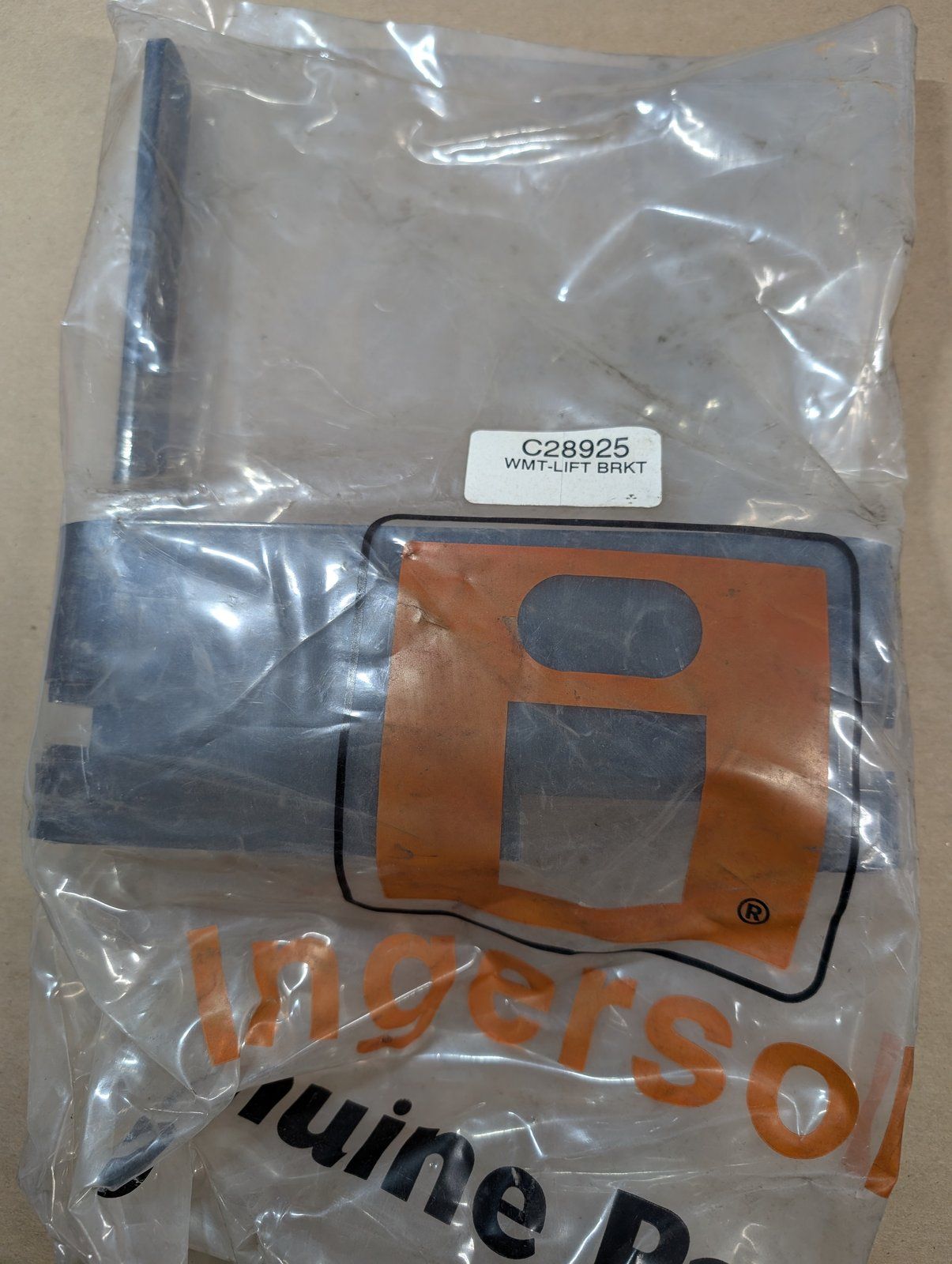 C28925 WMT LIFT BRACKET - Ingersoll/Case Tractor Part