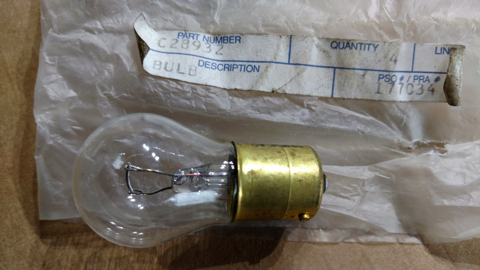 C28932 BULB - HEADLIGHT C14305 - Ingersoll/Case Tractor Part