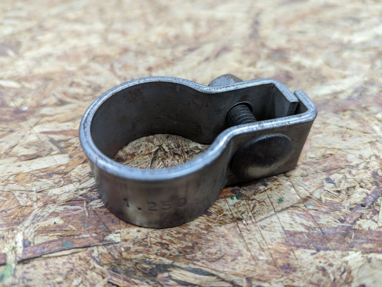C28968 CLAMP - Muffler 1-1/4" OLD STYLE - Ingersoll/Case Tractor Part