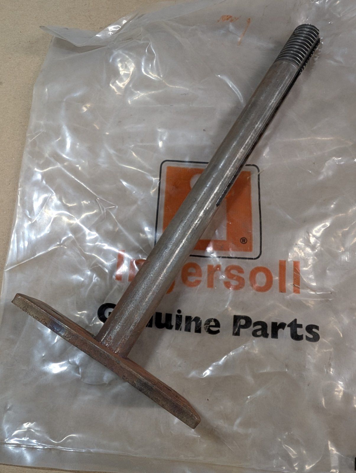 C28974 MOWER SPINDLE A70488 - Ingersoll/Case Tractor Part