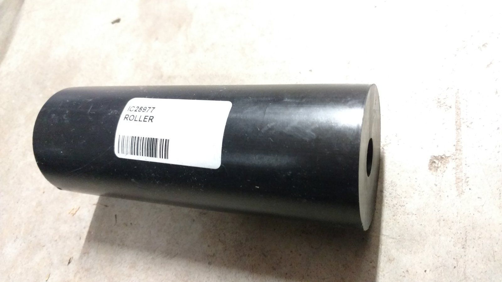 C28977 ROLLER ANTI SCALP A70524 - Ingersoll/Case Tractor Part