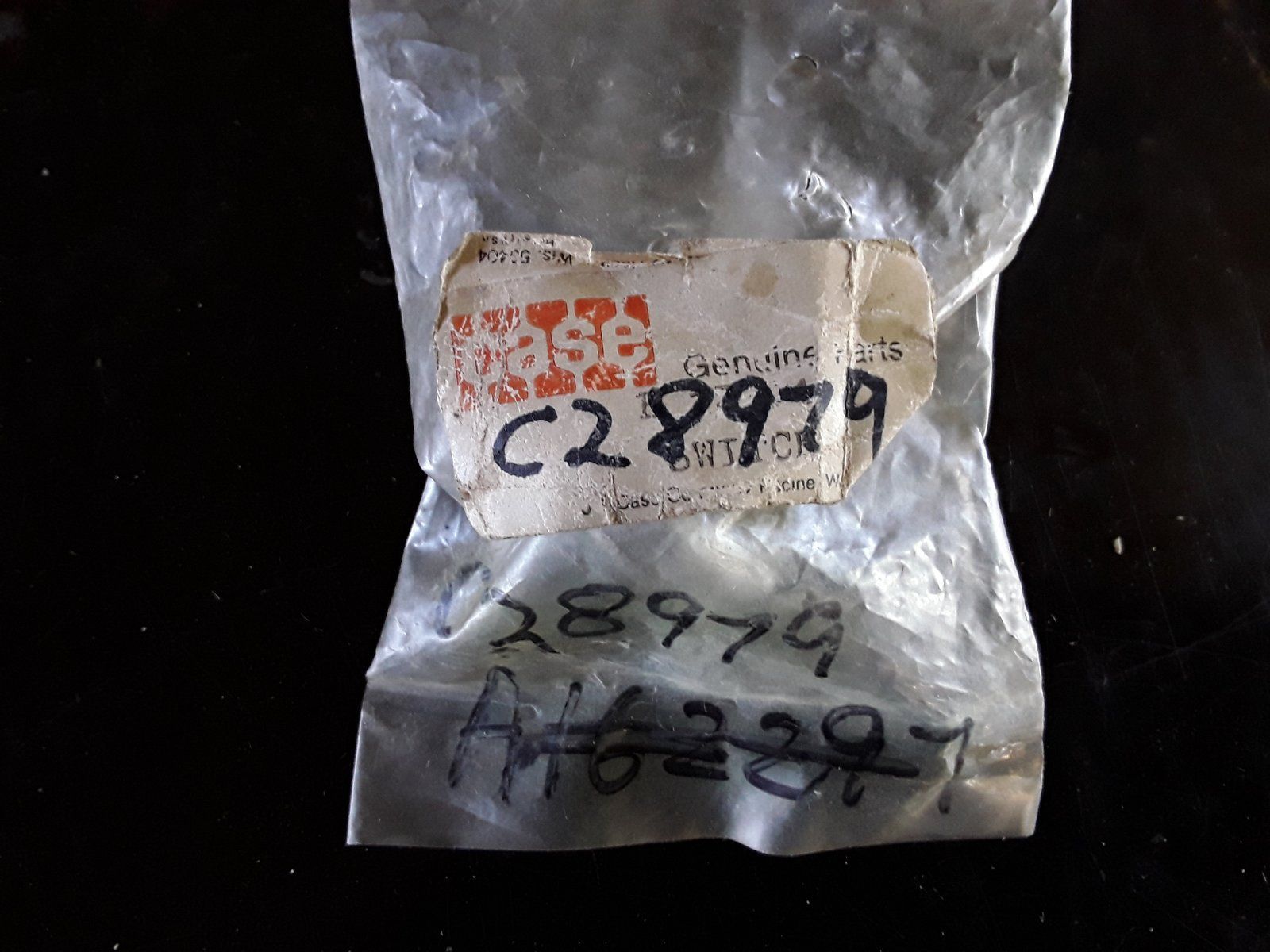 C28979 SWITCH - PRESSURE - Ingersoll/Case Tractor Part