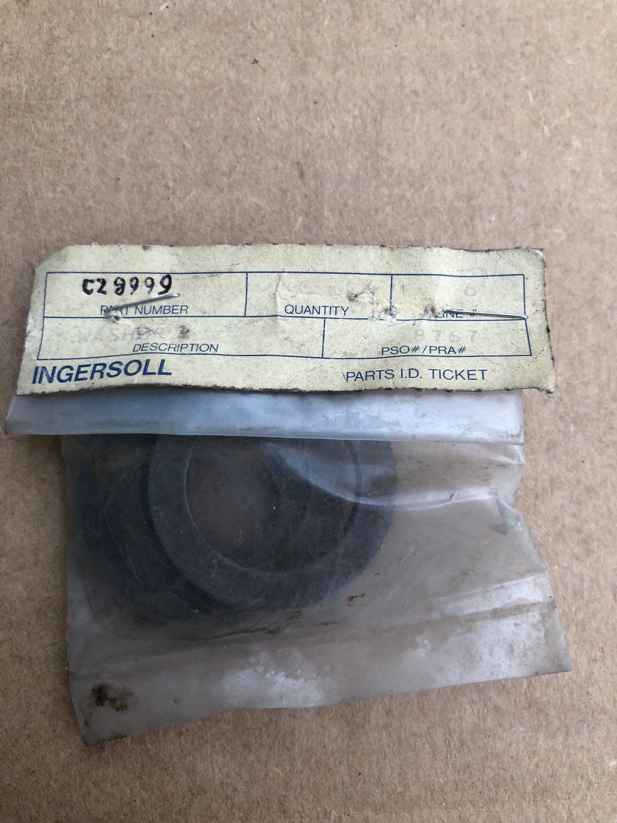 C28999 WASHER 1.015 X 1.50 X.109 F41695 - Ingersoll/Case Tractor Part