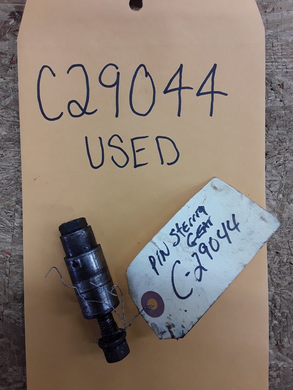 C29044 USED PIVOT PIN - STEERING GEAR C25787 - Ingersoll/Case Tractor Part