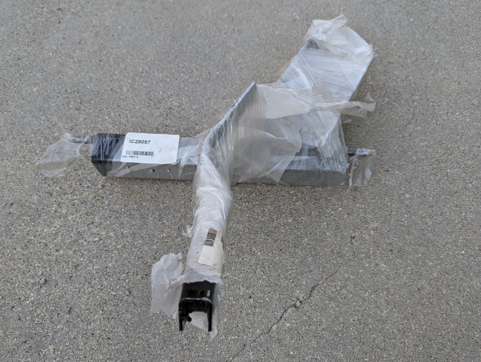 C29057 B98 3-POINT MOUNT BRACKET 200 400 SERIES VAC - Ingersoll/Case Tractor Part